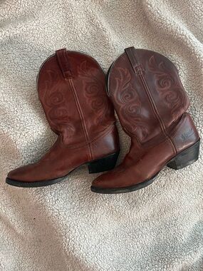 Classic Redish Brown Laredo Cowboy Boots Size 8